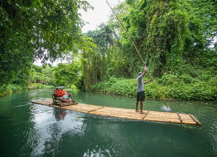 Jamaica - Couple rafting